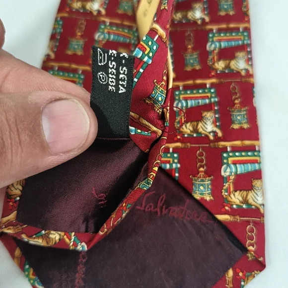 Ferragamo luxury men's silk tiger tie